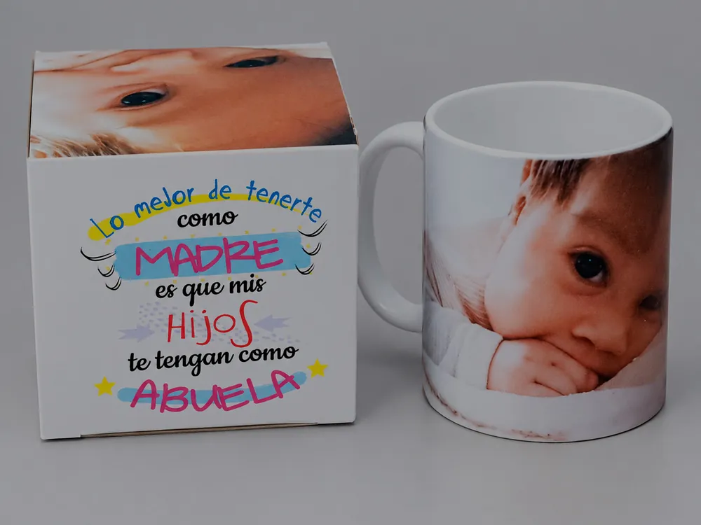 Taza con foto de bebé y caja con frase para la abuela